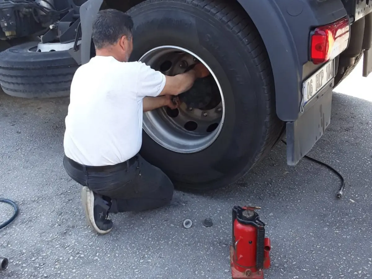 Mahmudiye Oto Lastikçi